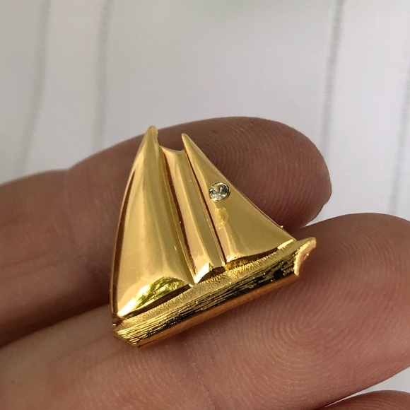 Vtg Gold Tone Sailboat Brooch - Picture 3 of 7